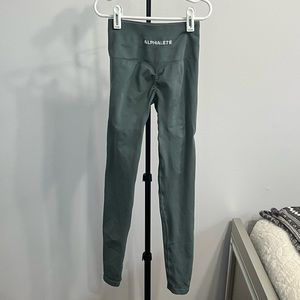 Alphalete Amplify Leggings ~Charcoal Colar, Size XS